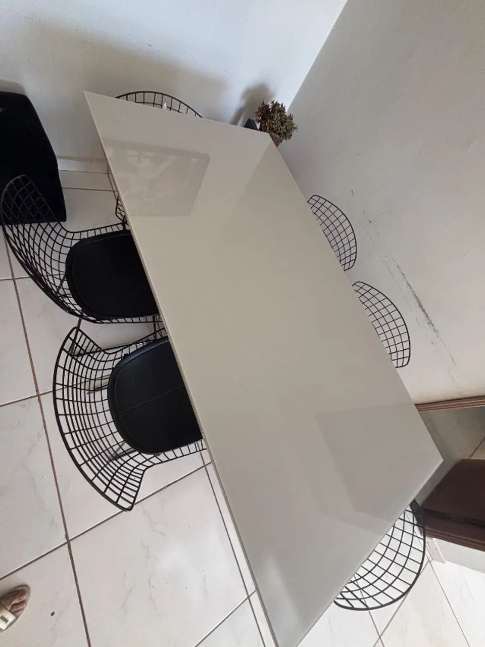 MESA DE JANTAR + 6 CADEIRAS