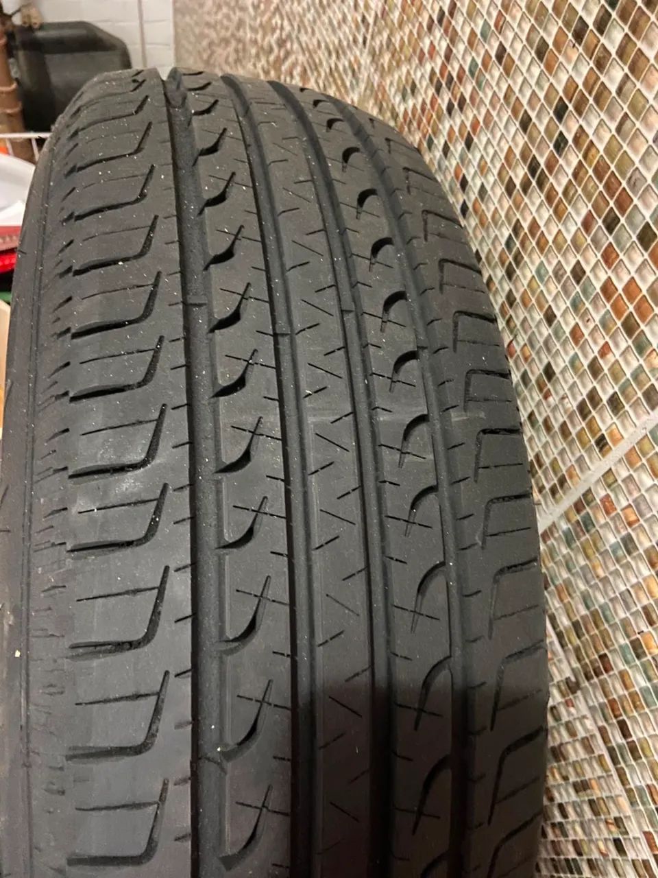 Pneu Goodyear 205/65 R16 - Foto 2