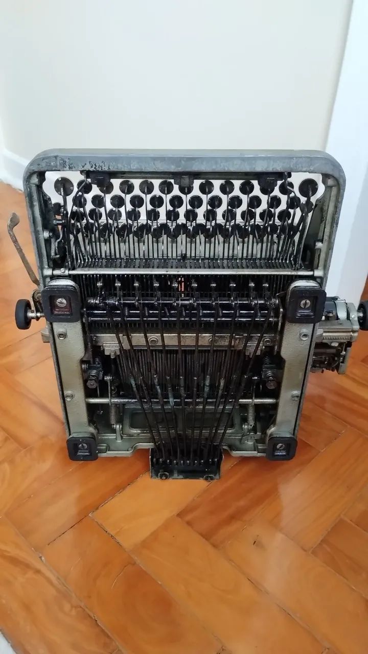 Máquina de escrever Royal  - Foto 4