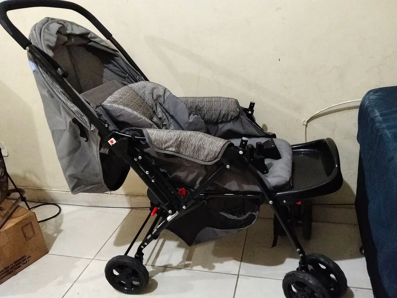 Carrinho de bebe com bebê conforto 