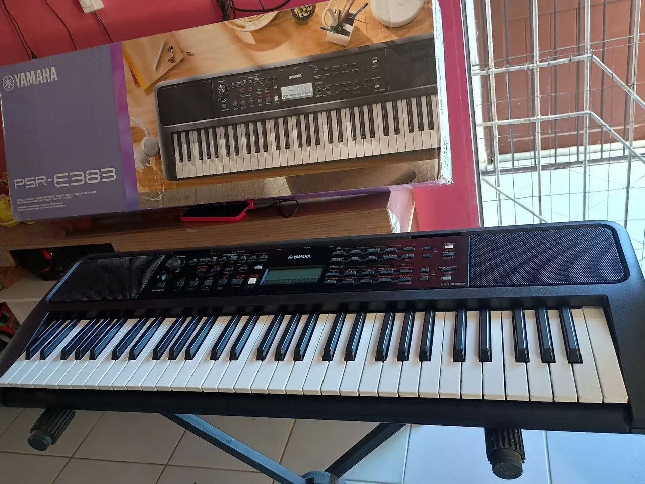 Teclado Yamaha E-383. - Foto 2