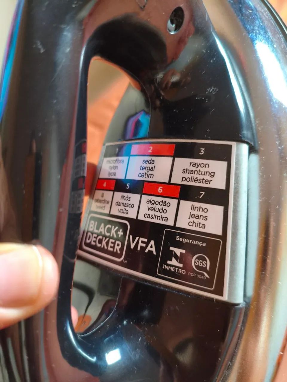 Ferro de passar roupa a seco black + decker com base de alumínio VFA1110 - Foto 3