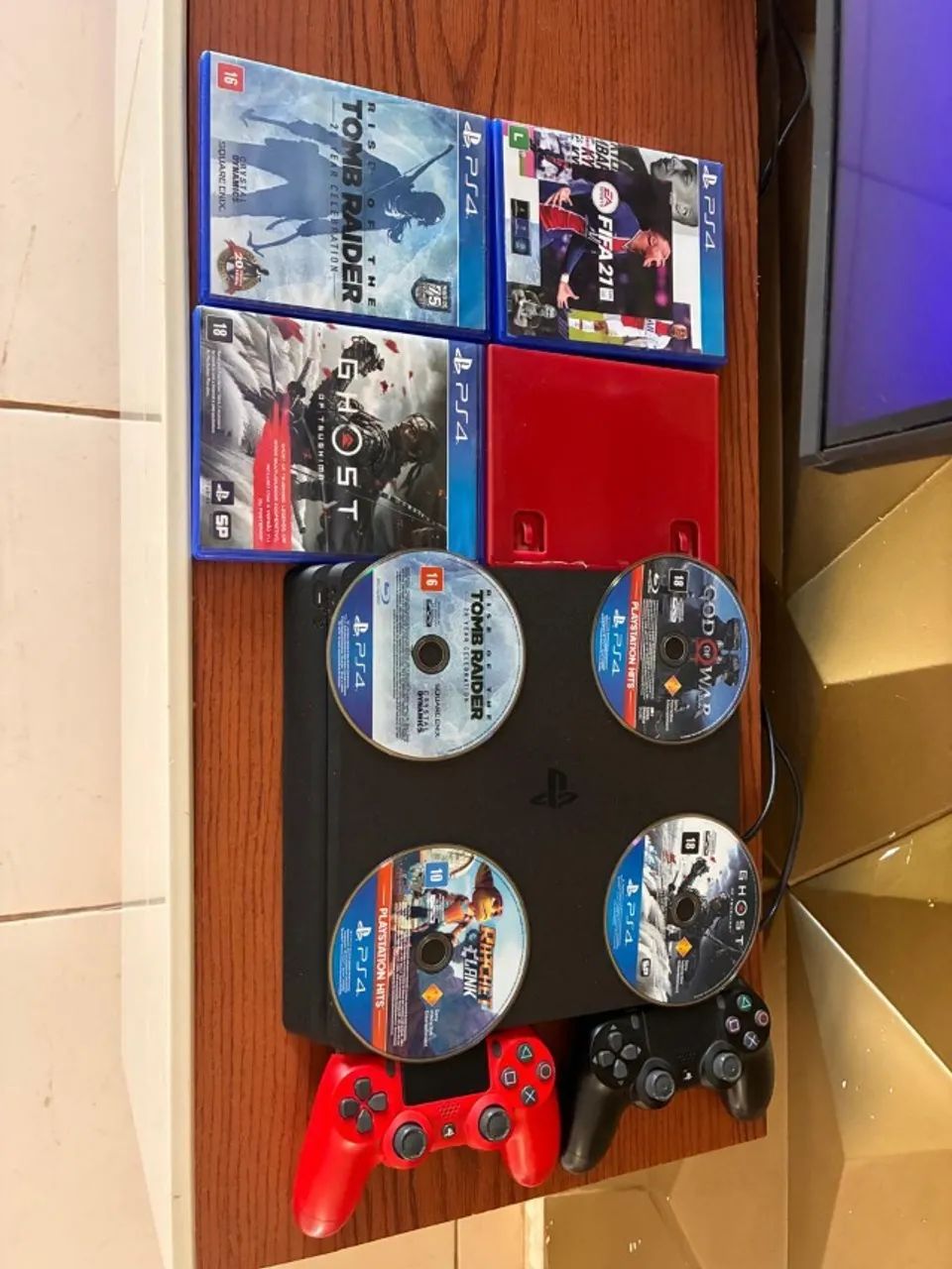 Ps4 1tera, dois controles e 4 jogos.