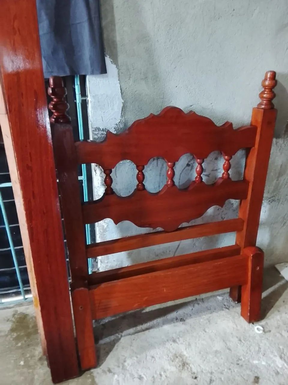 Cama de madeira 