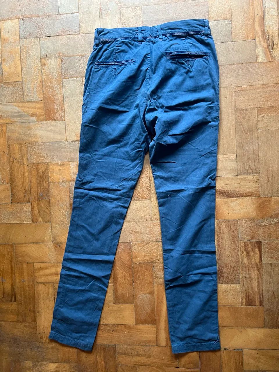 calça de sarja h&m azul slim fit tam 40 - Foto 3