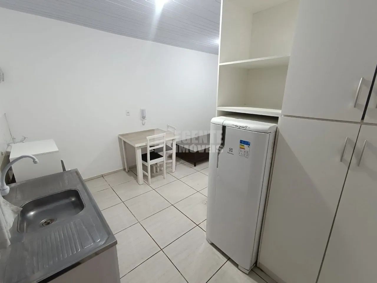 Ótima kitnet mobiliada para locação no bairro Trindade! - Foto 3