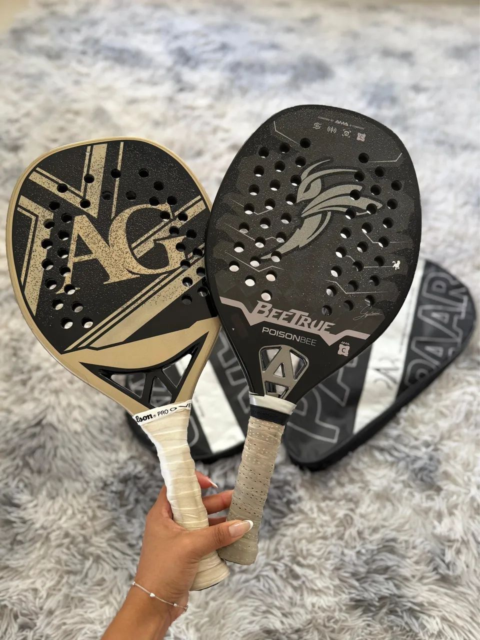 Raquete de Beach Tennis BeeTrue, modelo Poisonbee 18k - Esportes