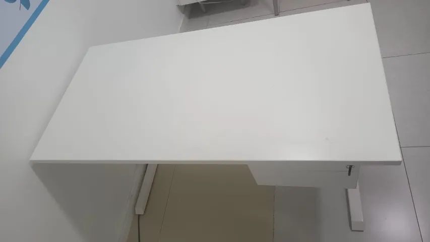 Mesa de escritorio/consultorio
