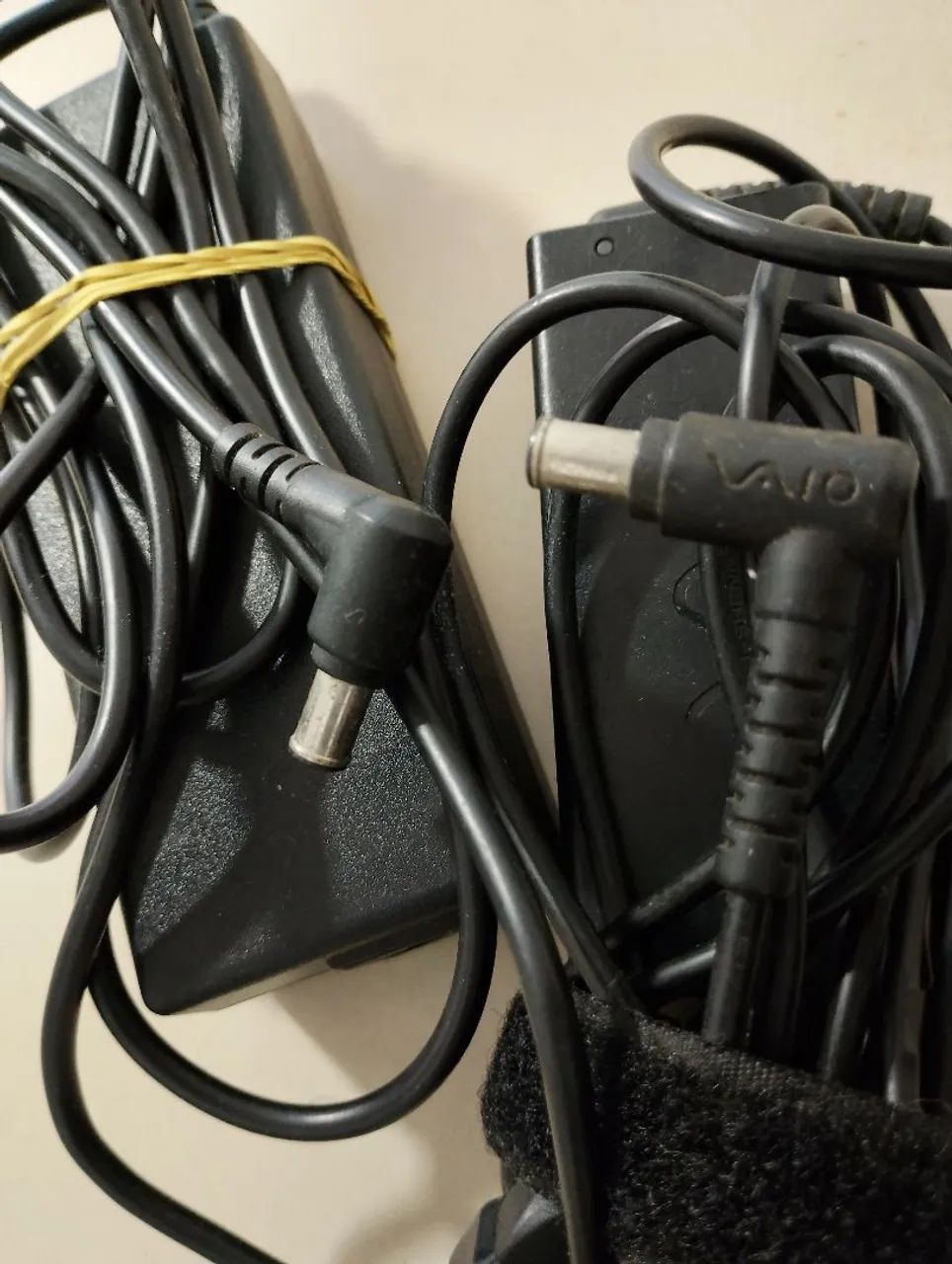 Vendo fonte para notebook Sony vaio original por 50 reais cada para vim buscar ok  - Foto 4