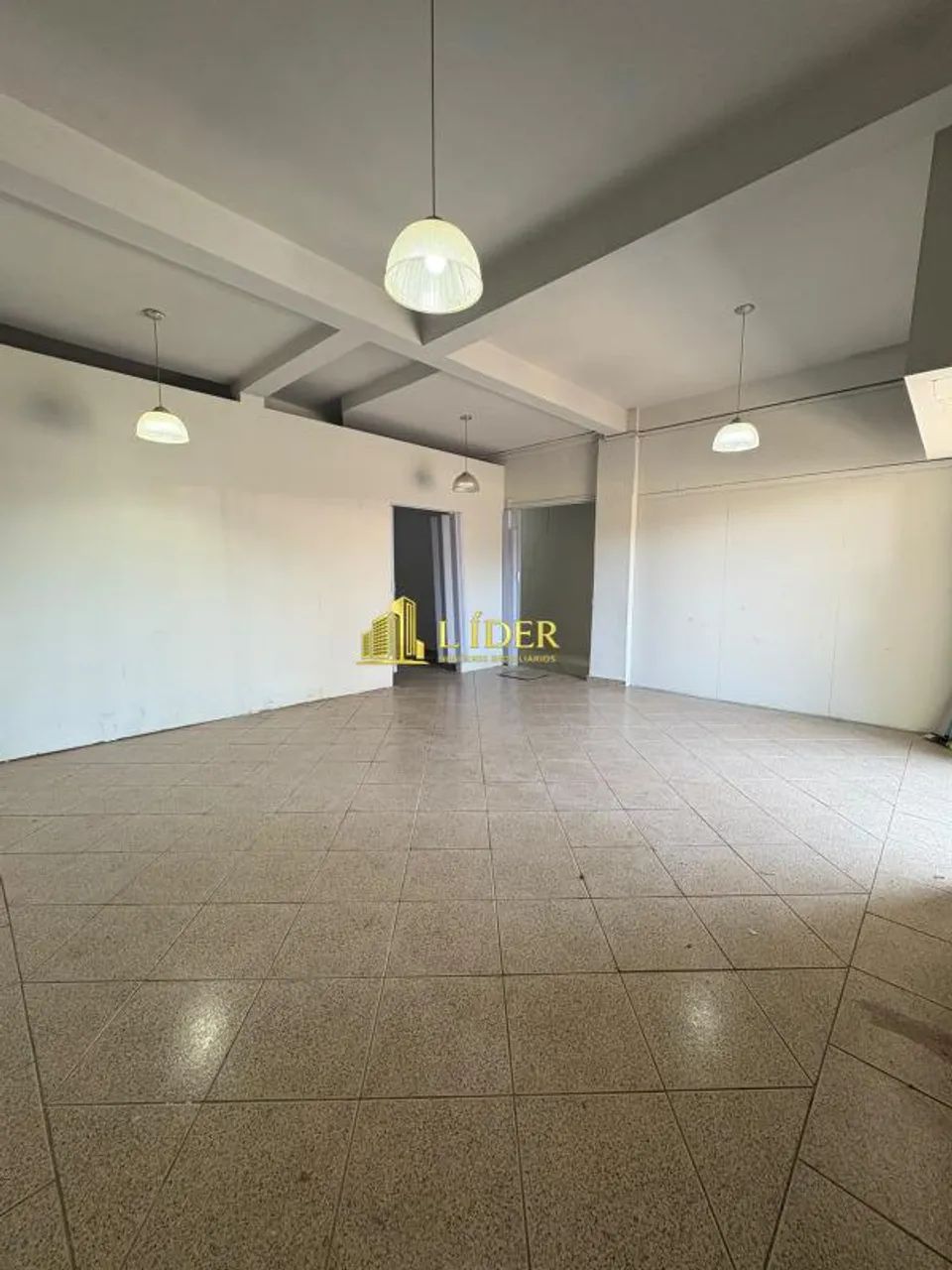 LOJA DISPONÍVEL BEM LOCALIZADO
