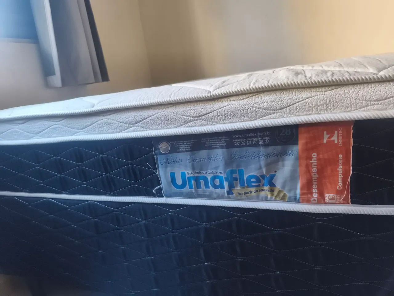 Vendo cama box Umaflex com molas ensacadas - com base de madeira!!! 600,00 - Foto 2