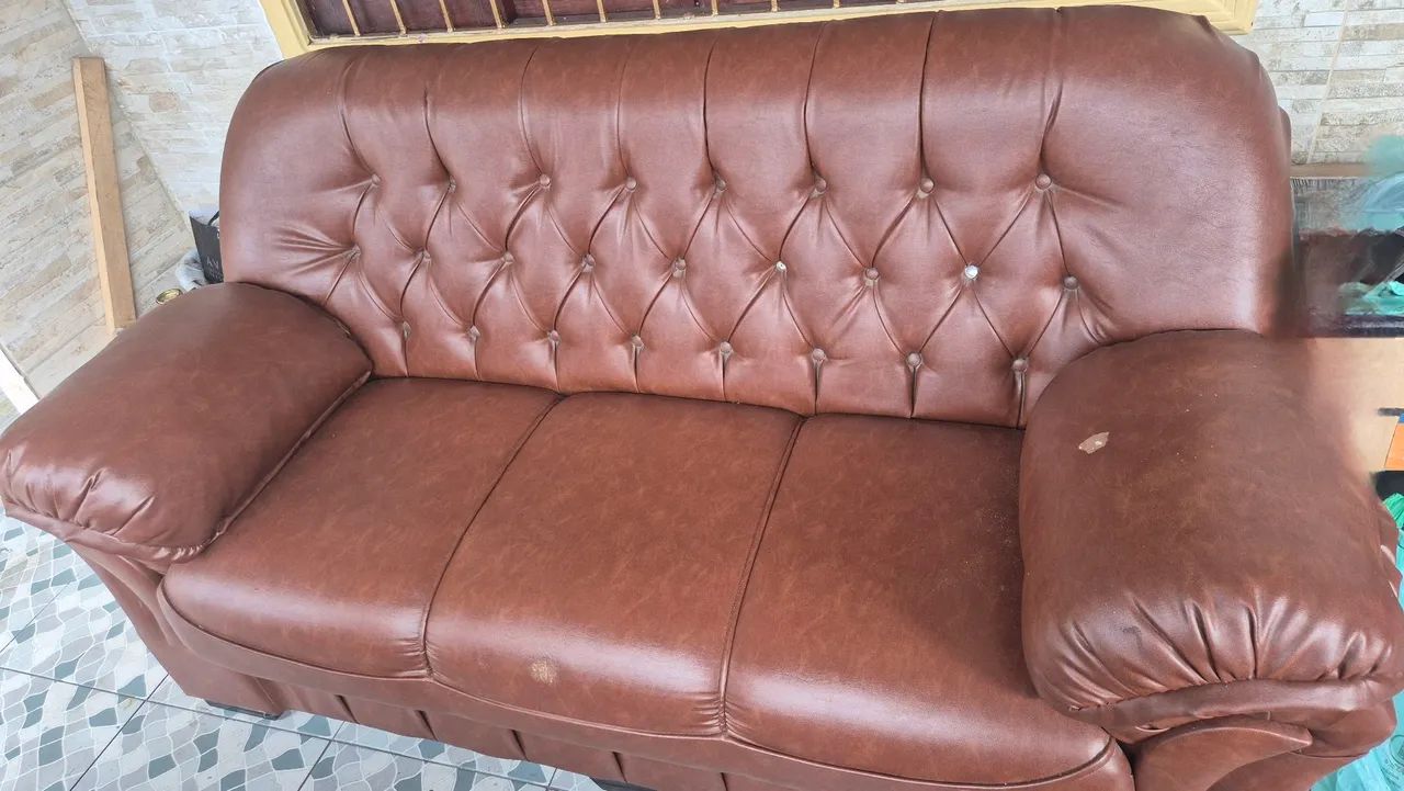 Sofá 3 lugares corino marrom 