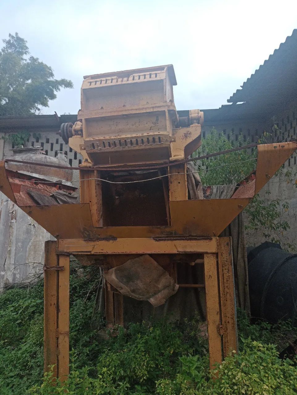 MOINHO DE MARTELOS INDUSTRIAL GRANDE - MÁQUINA BRUTA DE PRODUÇÃO