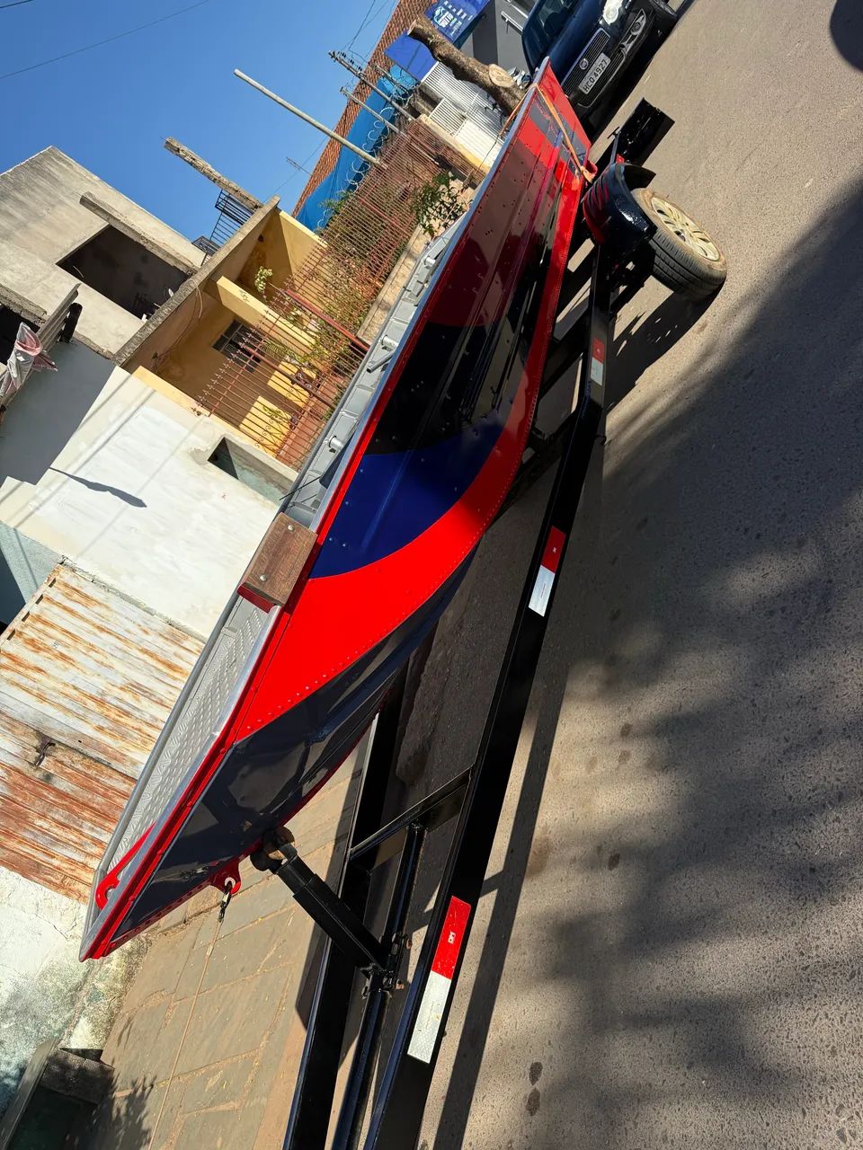 Vendo barco  de 5 metros motor de 15 HP Suzuki e carretinha - Foto 4