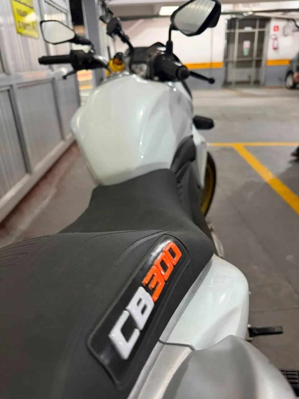 CB300R BRANCO PEROLADO 2014 ABS BAIXO KM - Foto 3