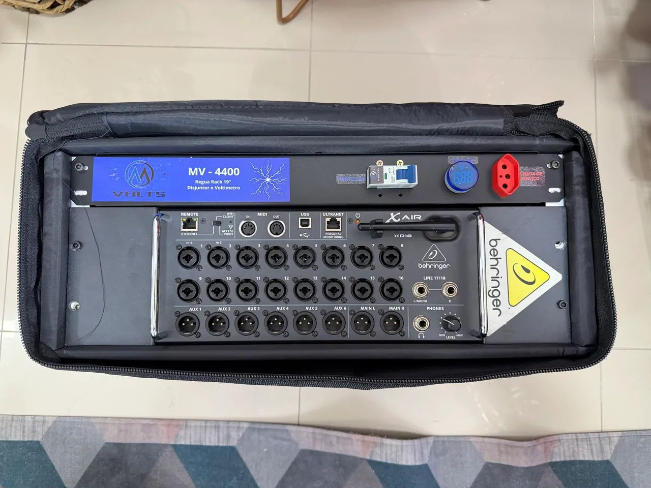 Mesa Digital Rack Behringer XR18 - Equipamentos e Acessórios de