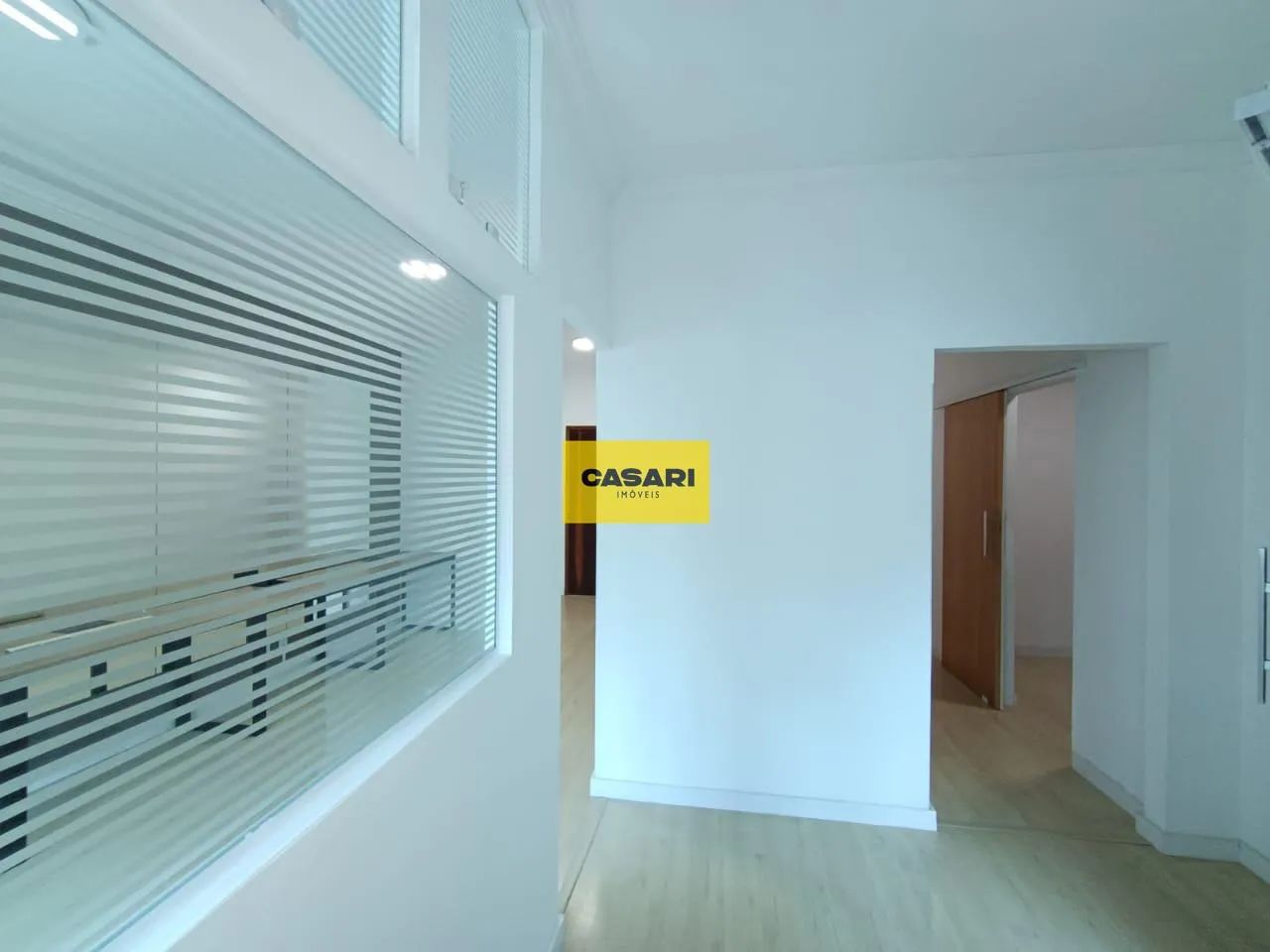 Sala Comercial com 3 Salas, Recepção e Vaga  Aluguel Próximo ao Centro de Santo André