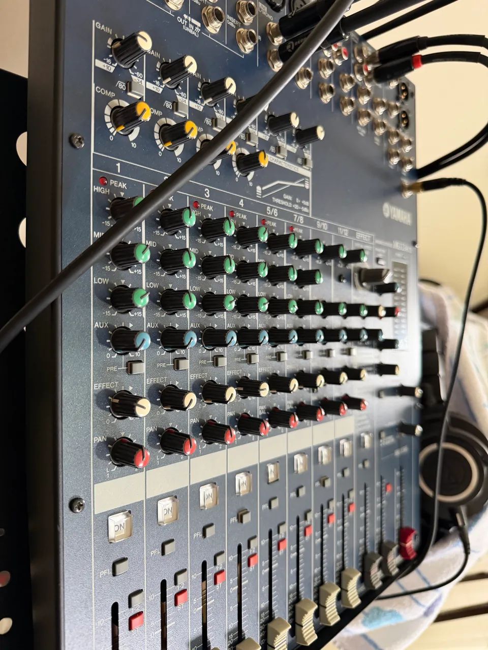 Mesa de som Yamaha MG124Cx
