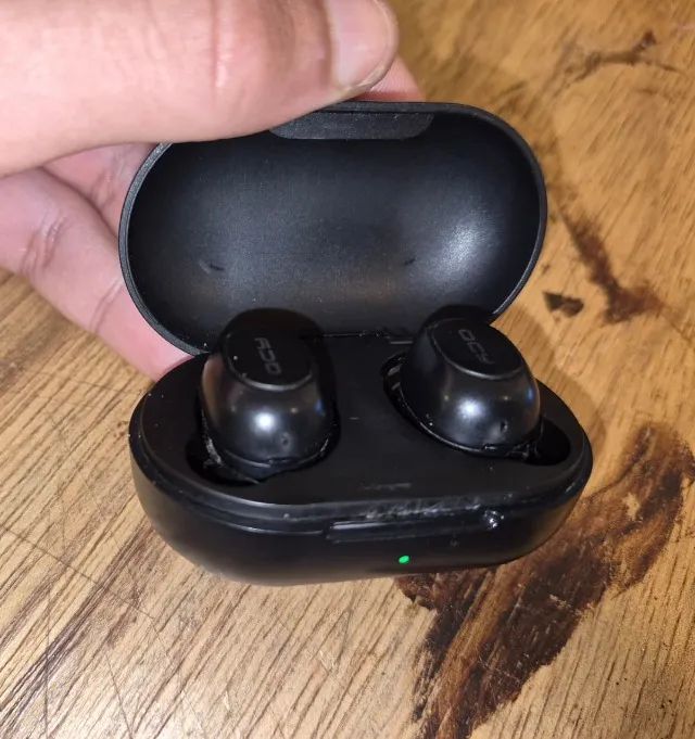 FONE DE OUVIDO QCY (NÃO SEI O MODELO)