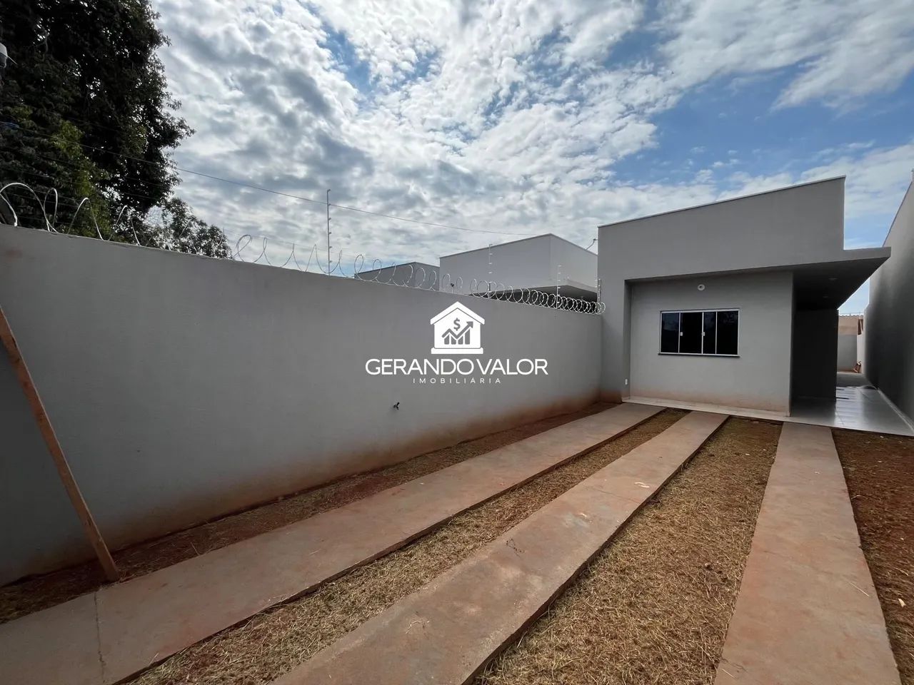 Casa Espaçosa 3 quartos, Terreno Amplo - Foto 2