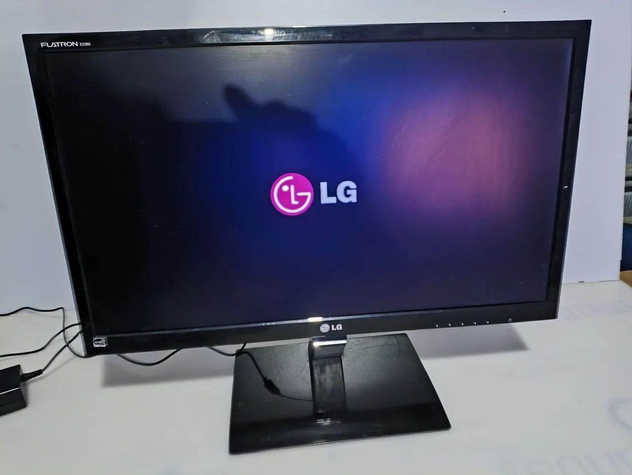 Monitor Flatron LG E2360V funcionando 