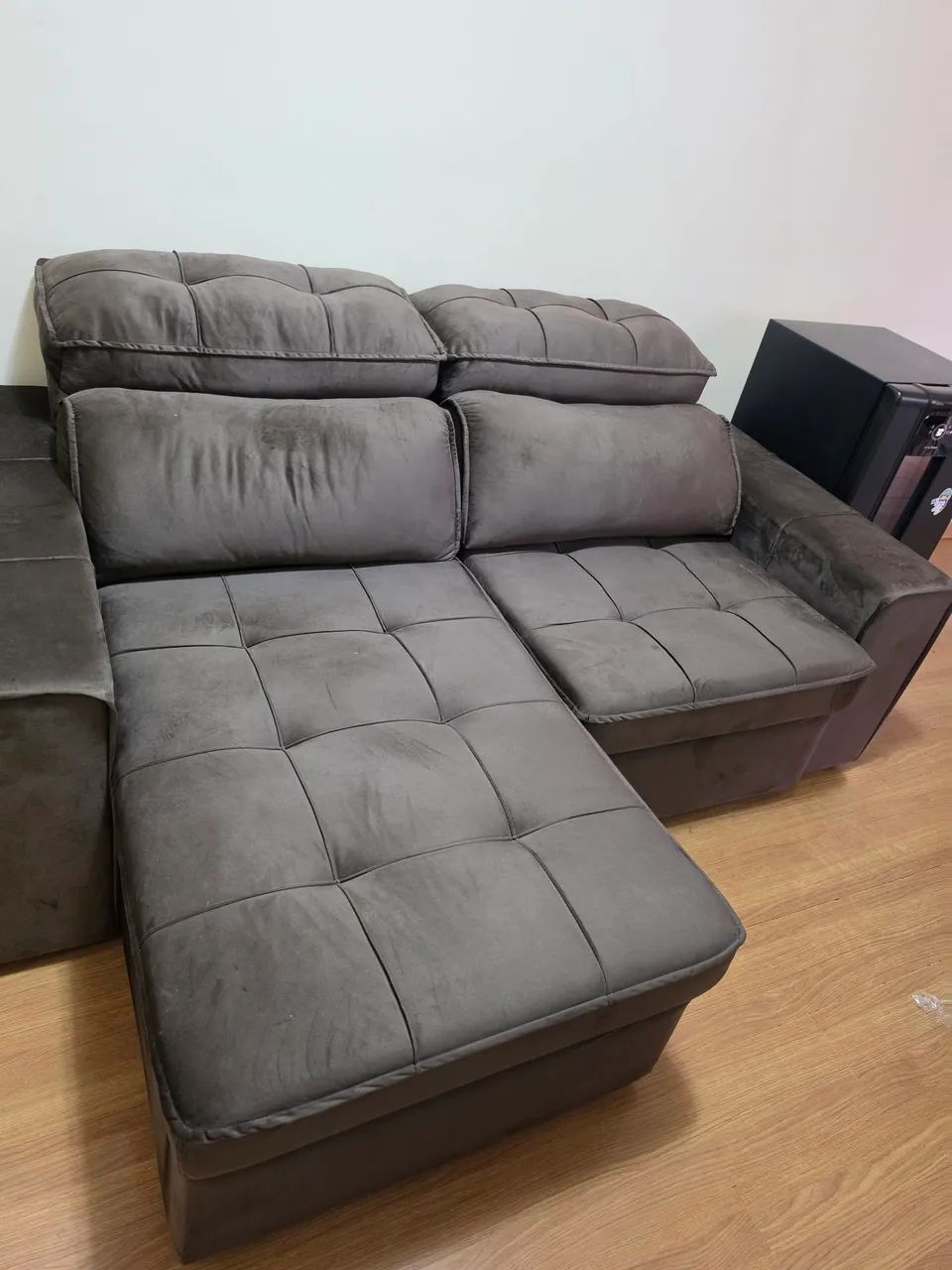 Vendo Sofá retrátil marrom escuro (3 meses de uso sem defeitos) - Foto 2