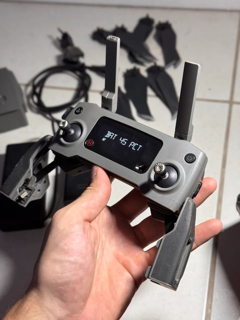 Kit DJi Mavic Pro 2 - Rádio Controle, 2 baterias, Carregadores, - Foto 2