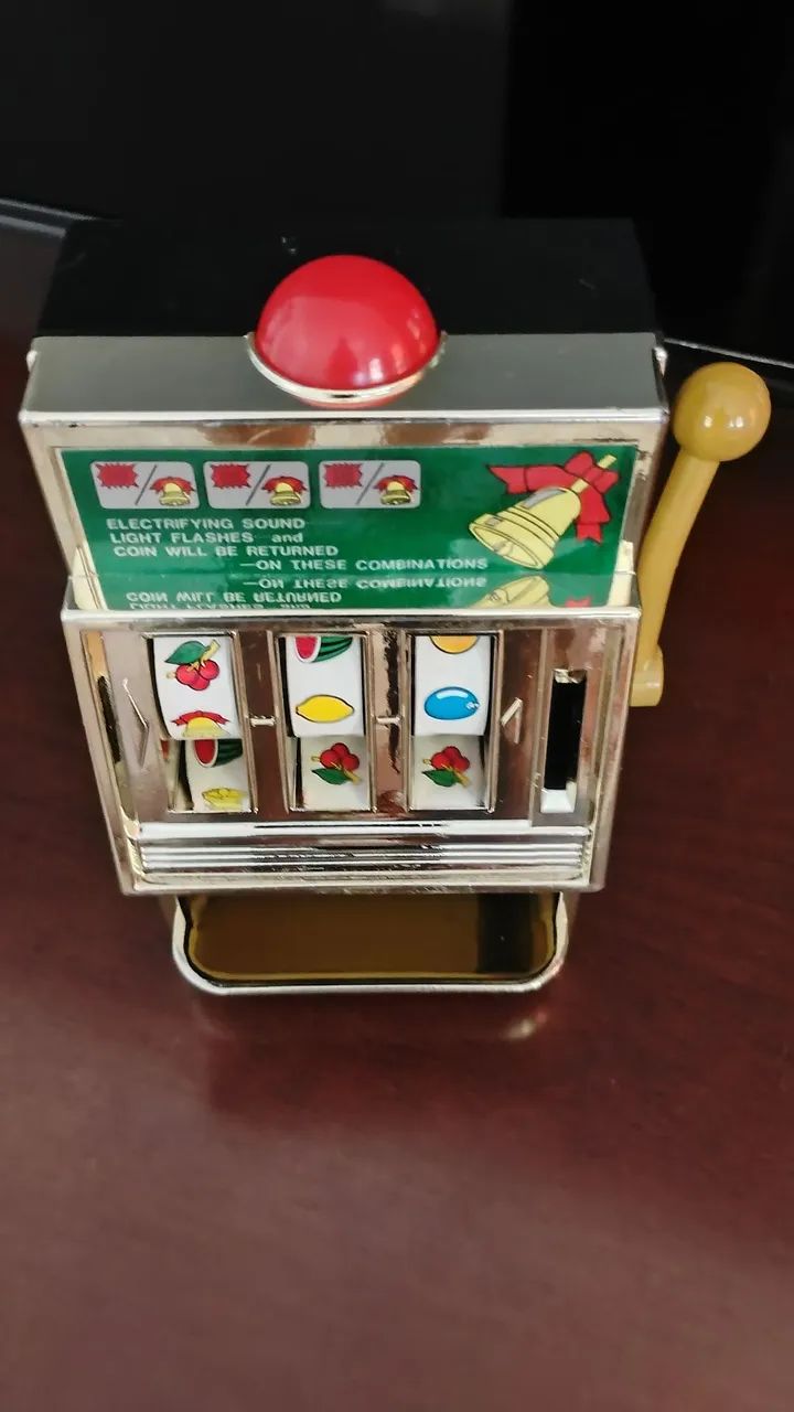COFRINHO DÉCADA DE 80 A PILHA E FUNCIONANDO  - Foto 5