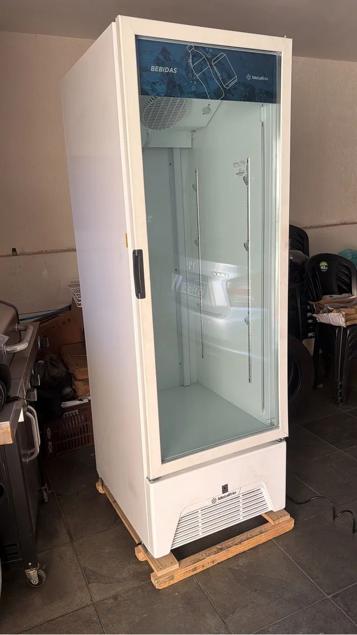 Expositora Vertical Metalfrio VB52A - 577L (Nova, Nunca Usada