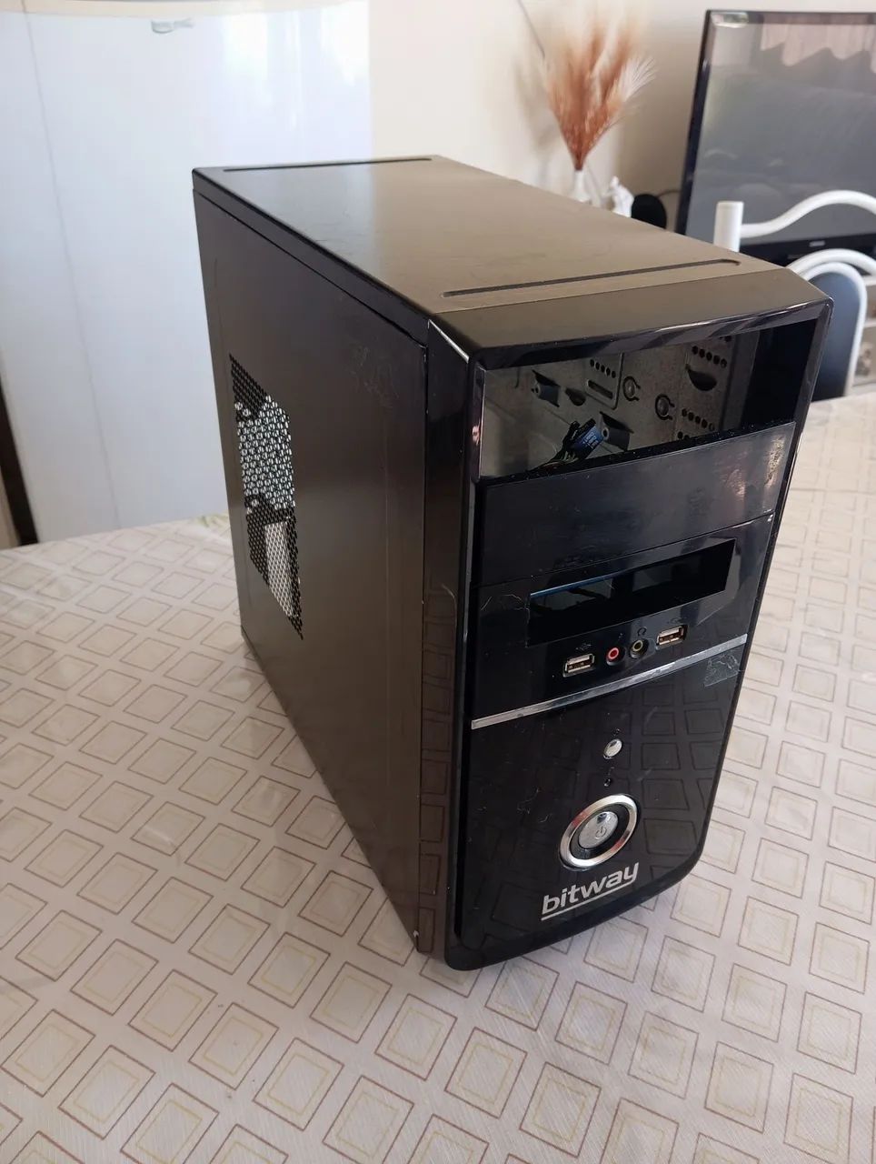 Gabinete torre para PC de escritorio