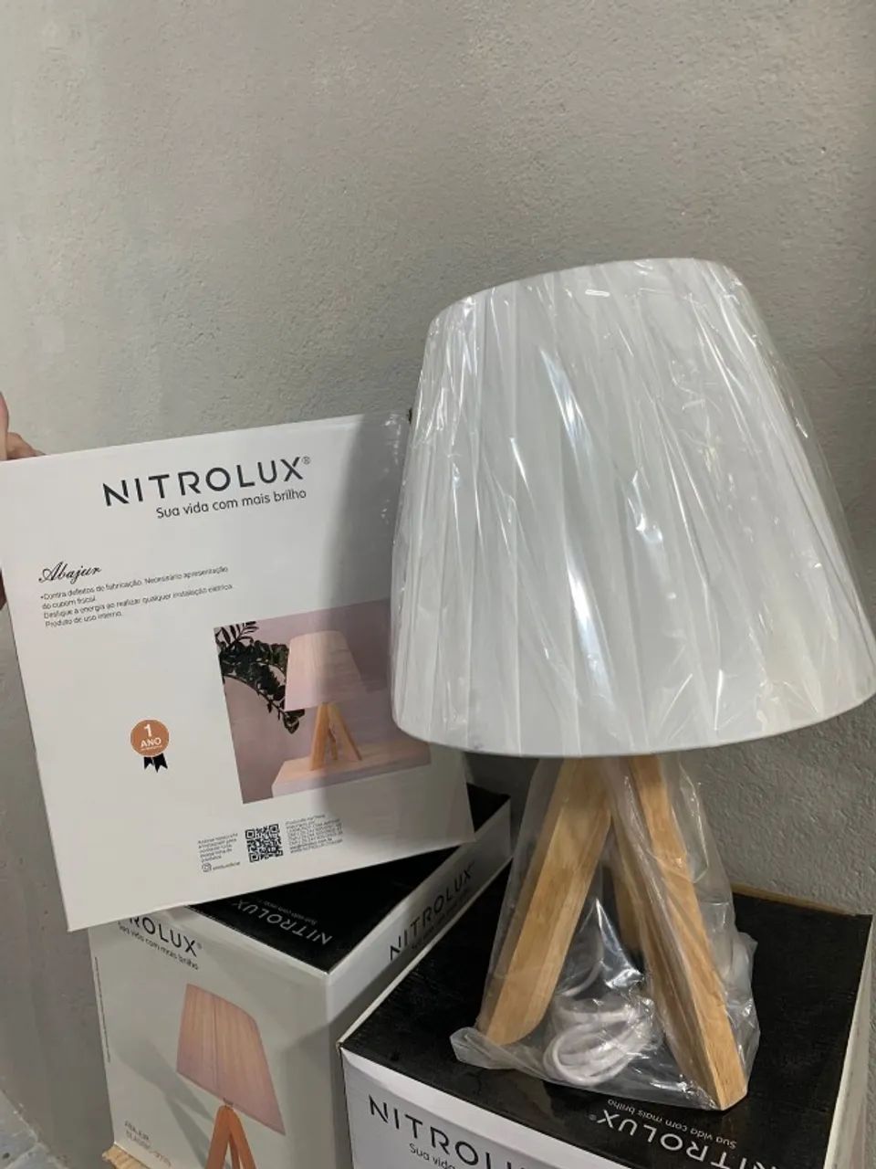 Abajur Triangular de Madeira Nitrolux Bivolt Decorativo - Foto 4