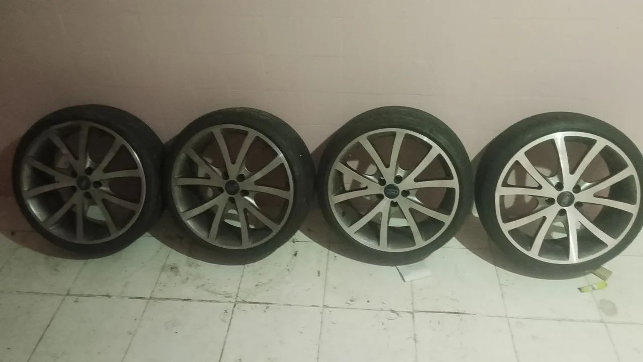 VENDO E TROCO RODAS ARO 18 DO FOCUS - Foto 4