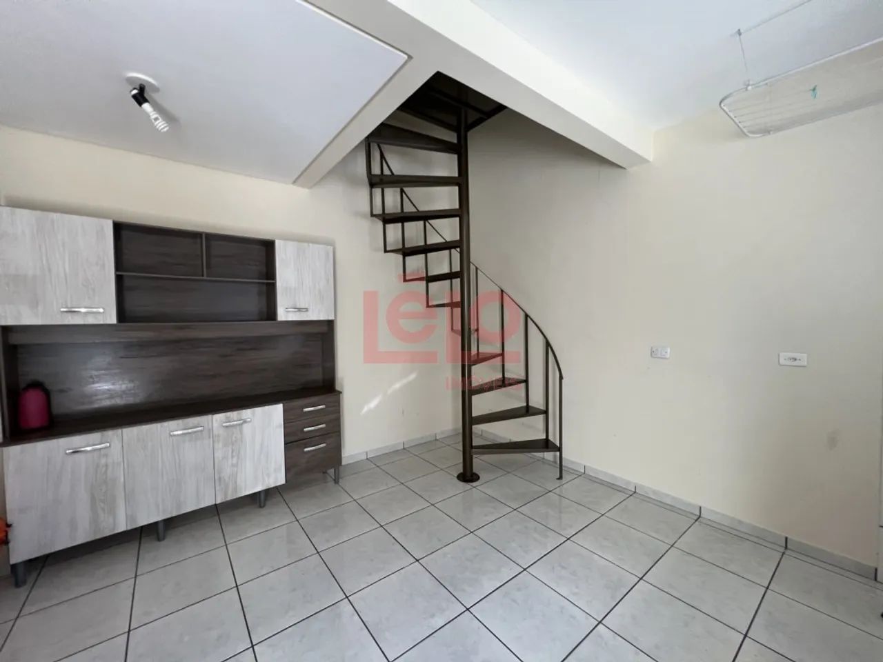 Apartamento para alugar próximo à UEM em Maringá com 1 quarto, ar-condicionado, garagem e  - Foto 2