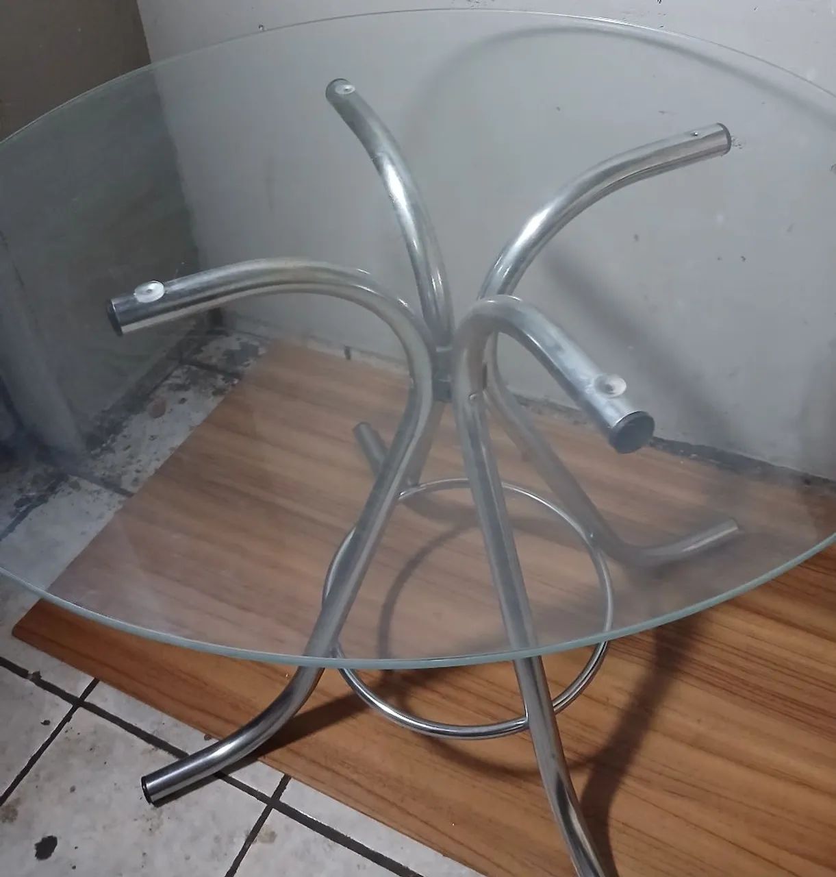 Mesa Redonda De Vidro Com Base Cromada - Perfeito Estado - Foto 3