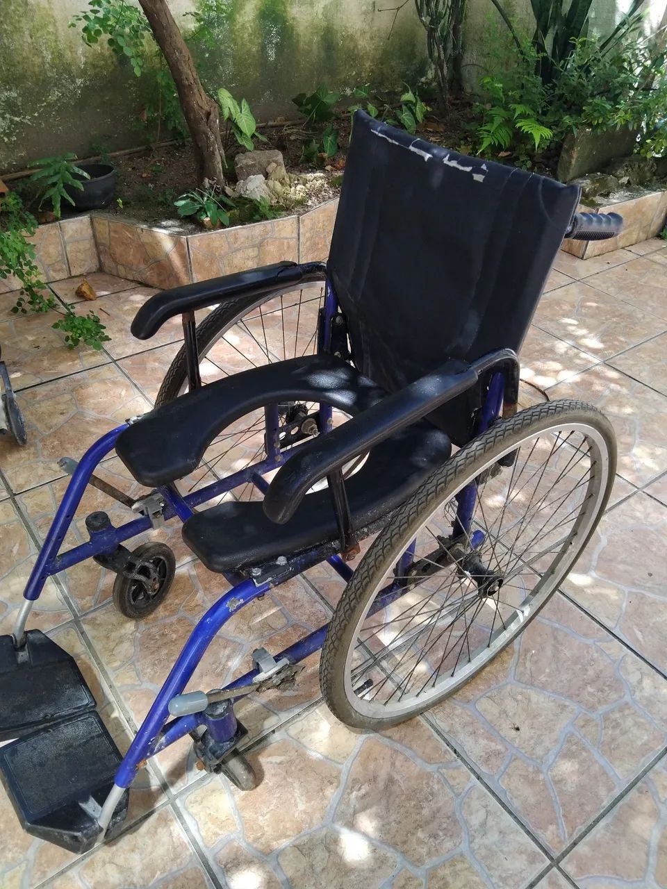 CADEIRA DE RODAS PARA BANHO  - Foto 2