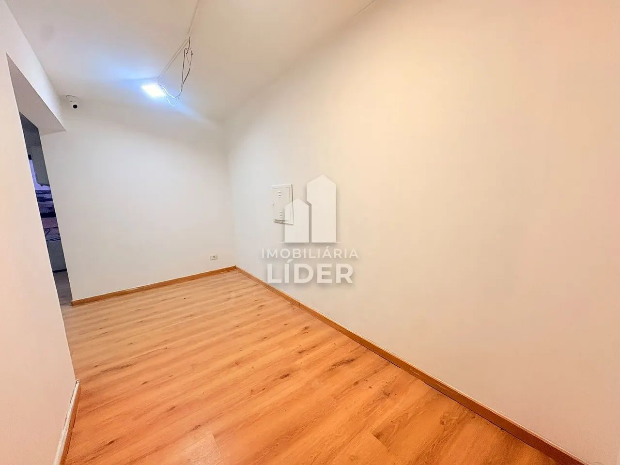 Excelente Sala Comercial no Uberaba  Condomínio Salgado Filho (C/ Estacionamento) - Foto 2
