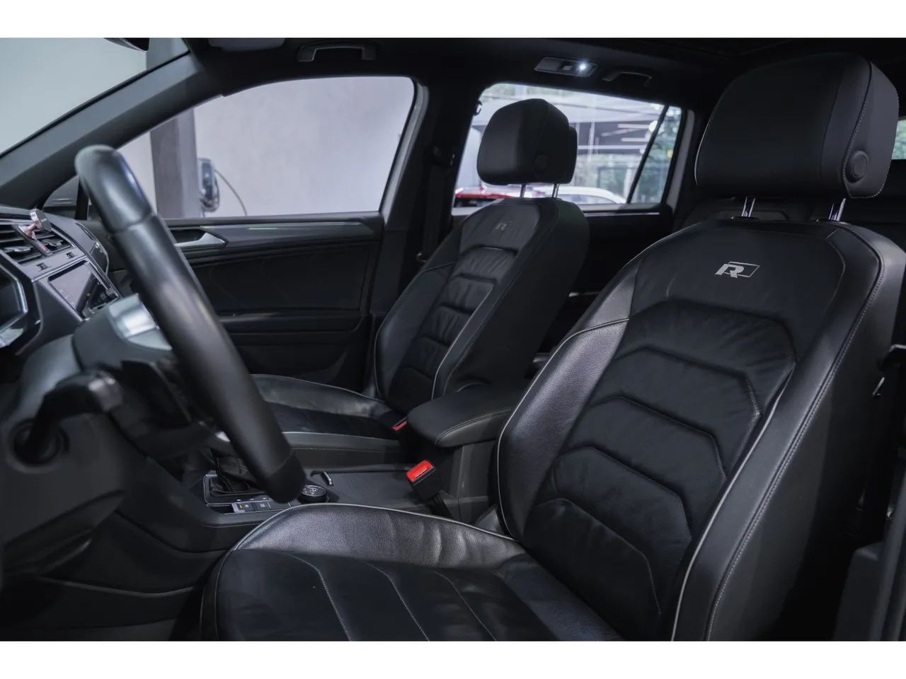 Volkswagen Tiguan Allspac R-Line 350 TSI 2.0 4x4, foto 12 de 15