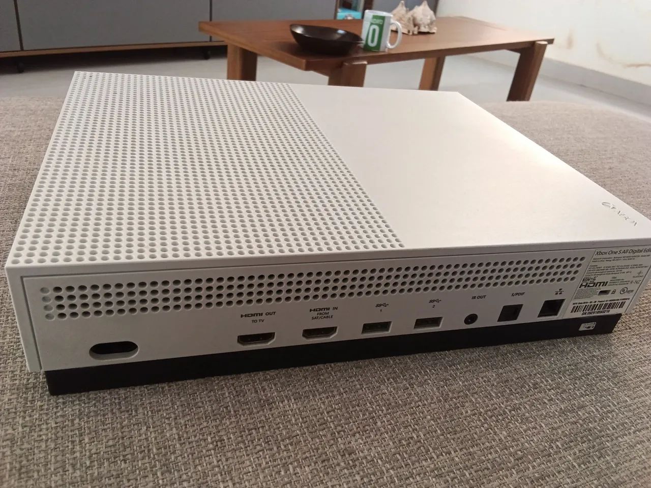 XBOX ONE S 1TB SSD com controle (SEM CAPINHA E COM DRIFT COM CABOS E JOGOS) - Foto 2