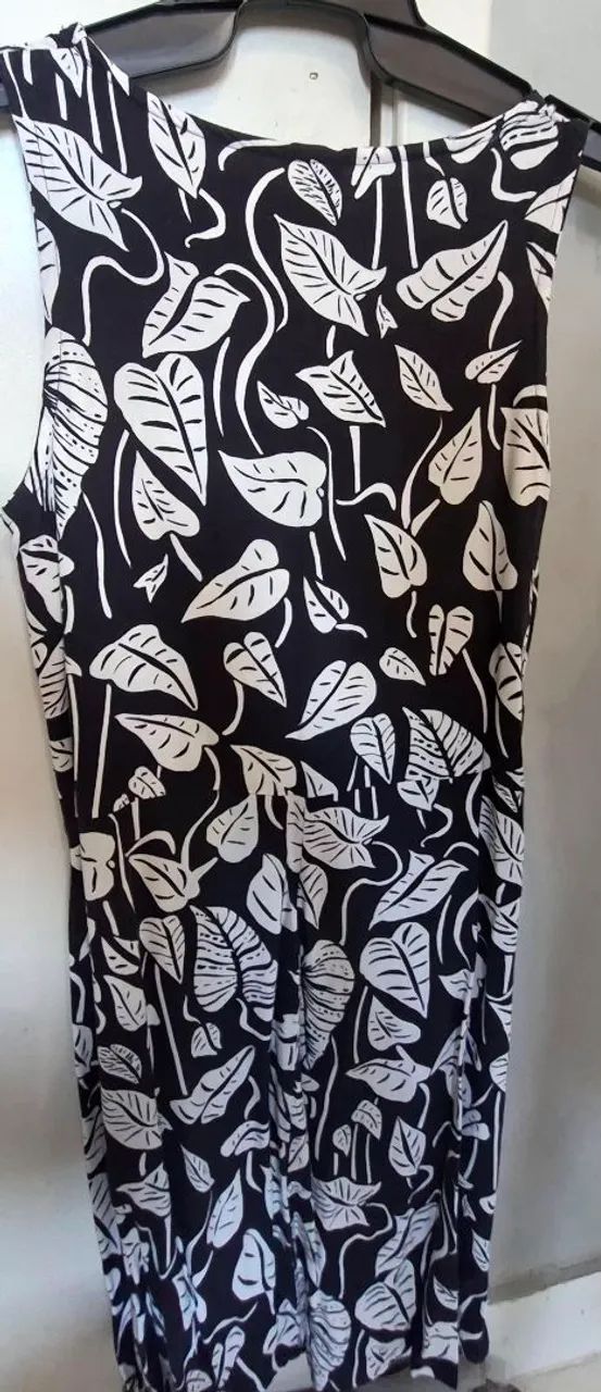 Vestido branco com estampa - Foto 2