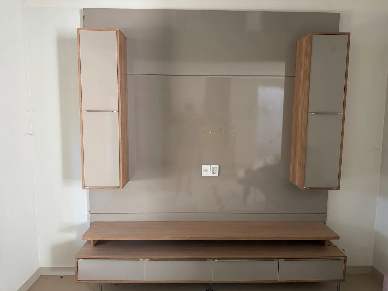Painel com rack 