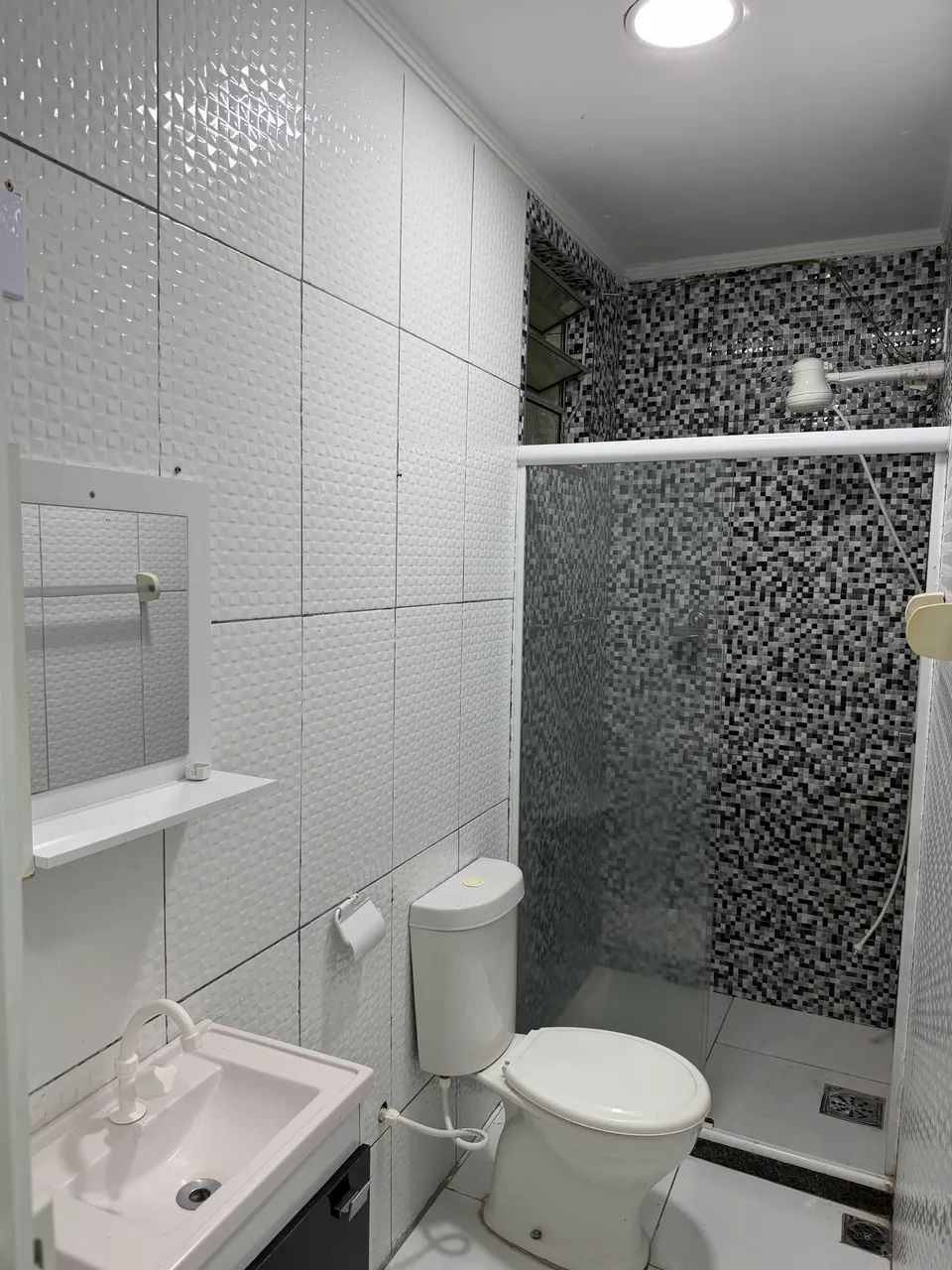 Alugo casa em rua fechada com portão automático  - Foto 4
