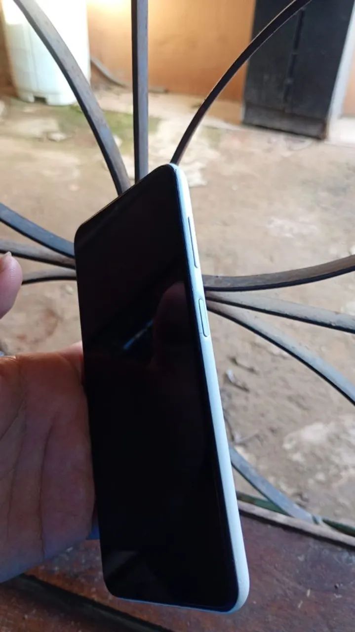 Vendo cell semi novo sem nenhum defeito A13 valor 400