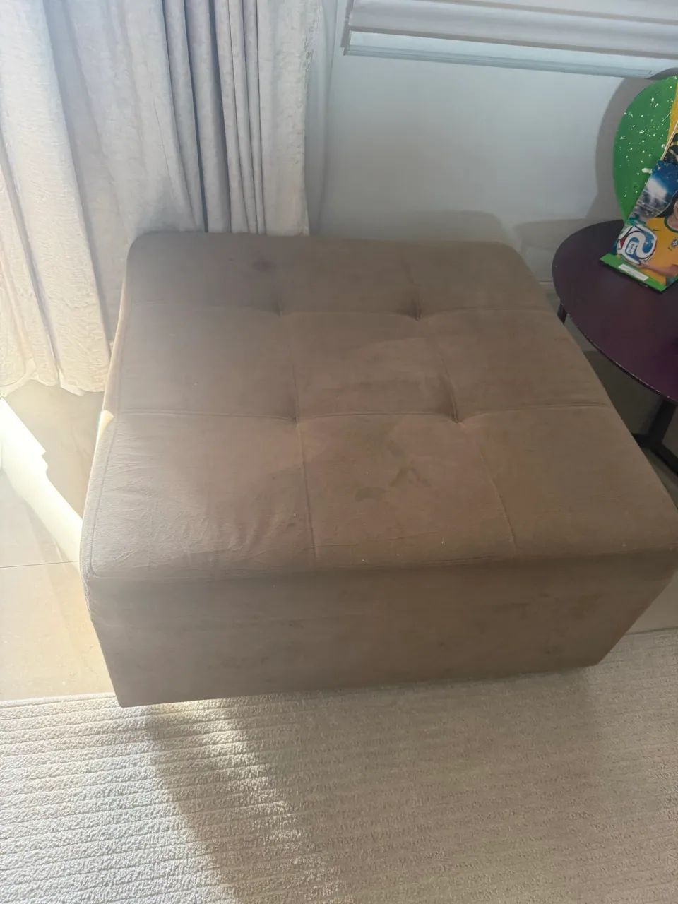 Sofá Suede Marrom Claro com 3 lugares retrátil mais puff do mesmo tecido  - Foto 2