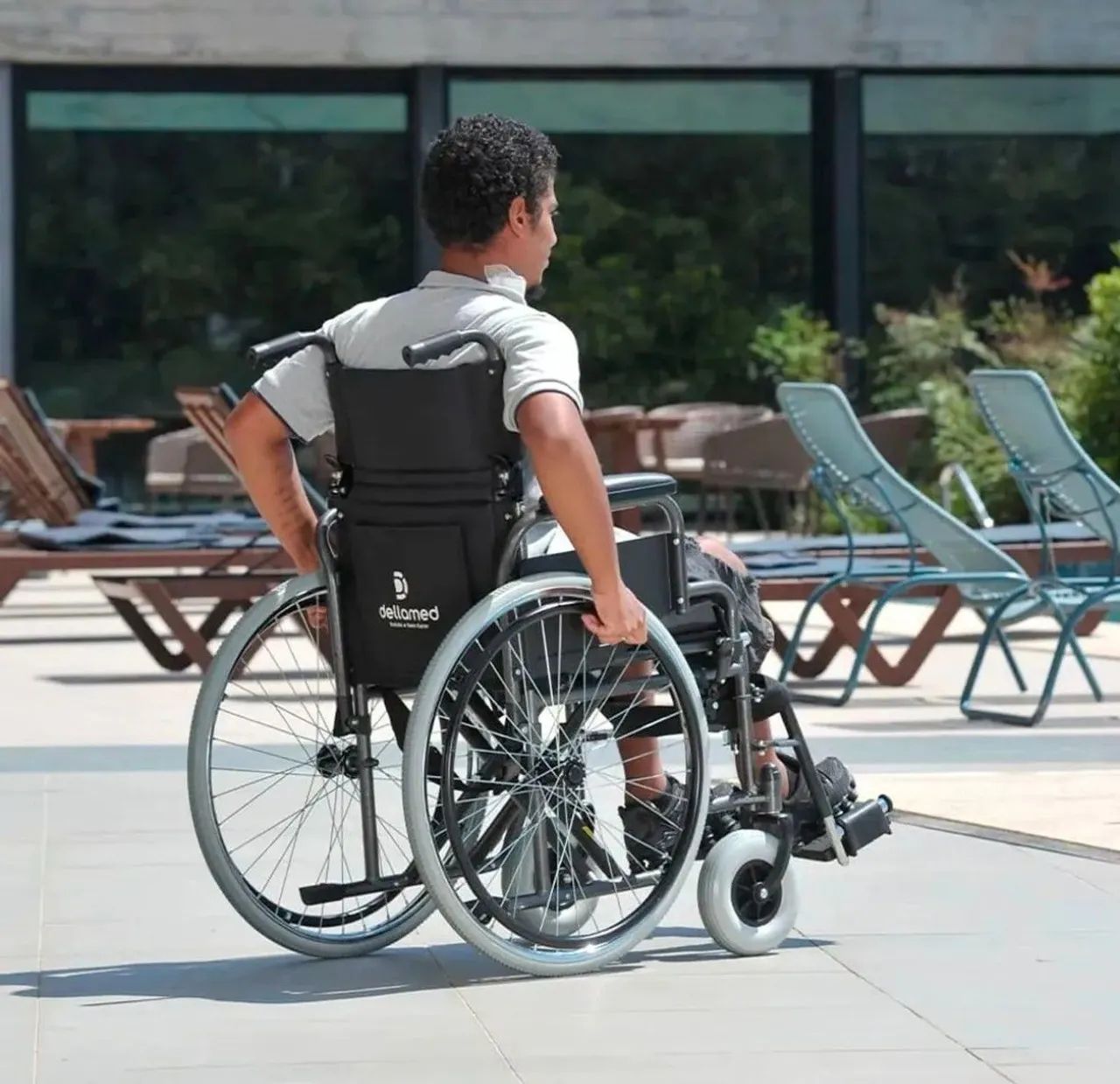 Cadeira de rodas Nova  - Foto 4