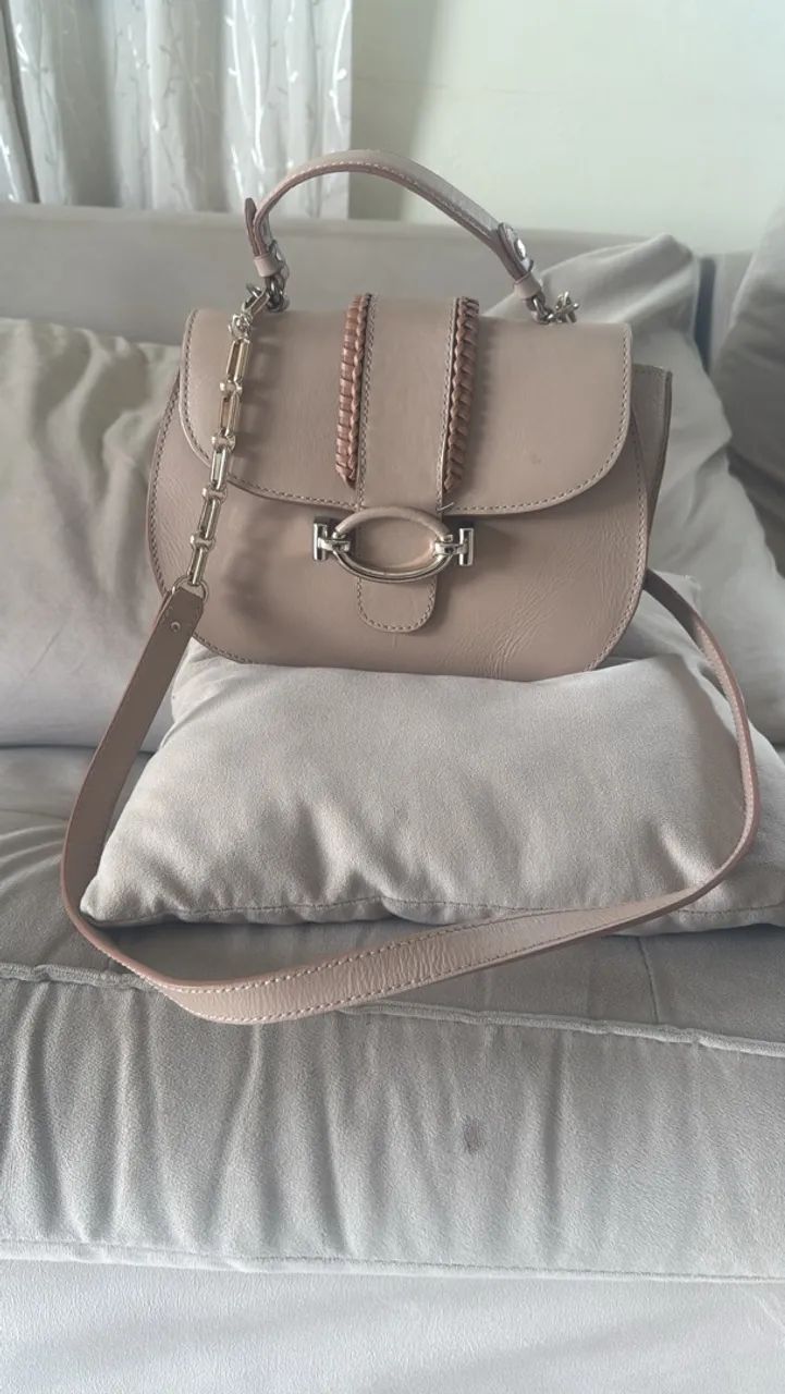 Bolsa de couro marca Arezzo 