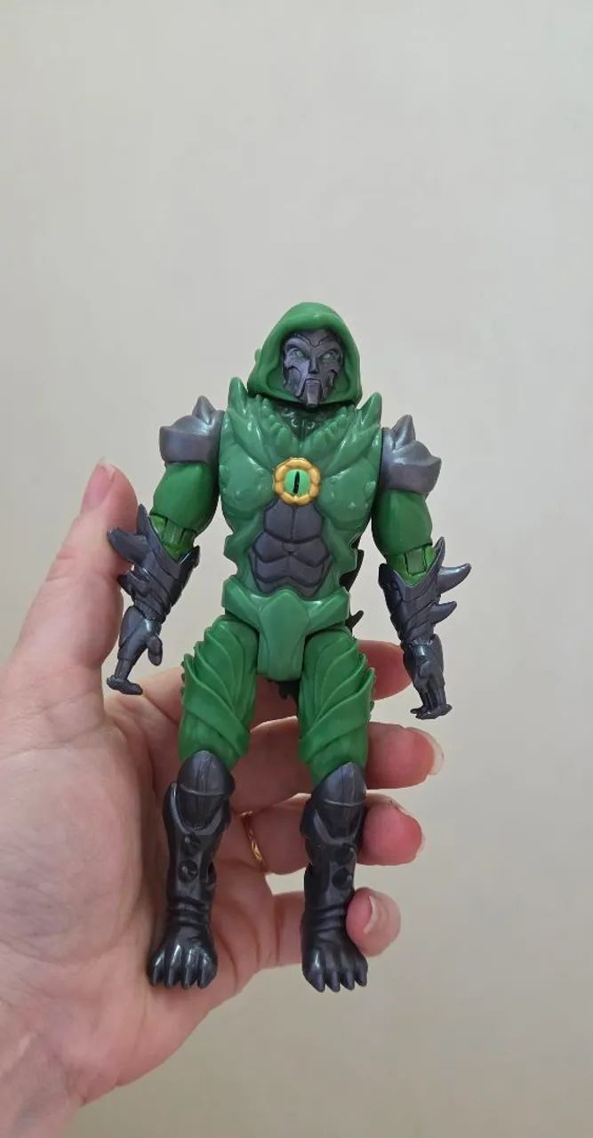 Boneco doutor destino 15 cm marvel