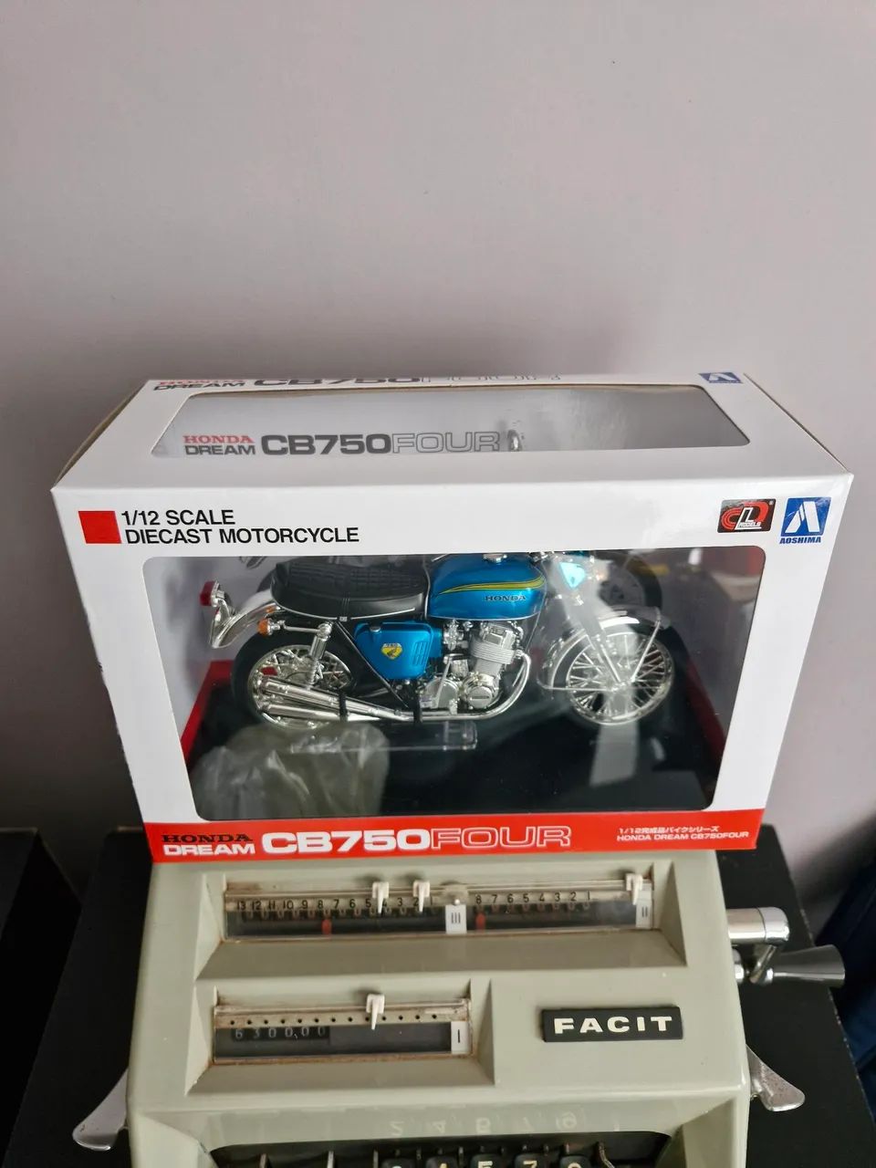 Miniatura Honda CB750 1.12 Diecast - Foto 2