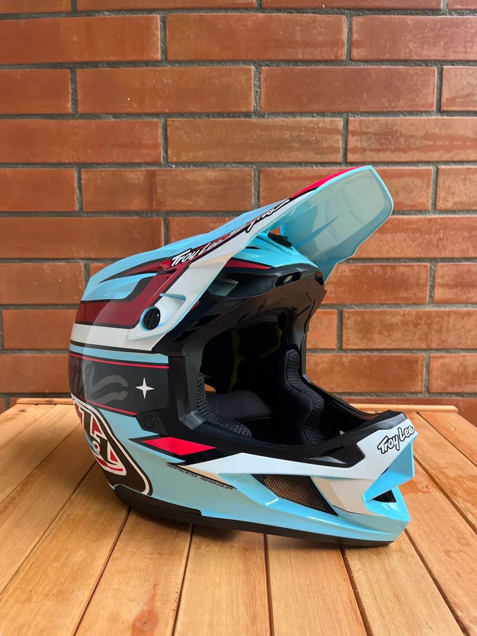 Capacete Troy Lee Desings D4 tamanho M (57-58cm) - Acessórios de