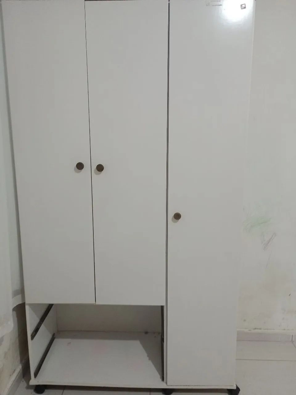 Guarda-roupas semi-novo infantil