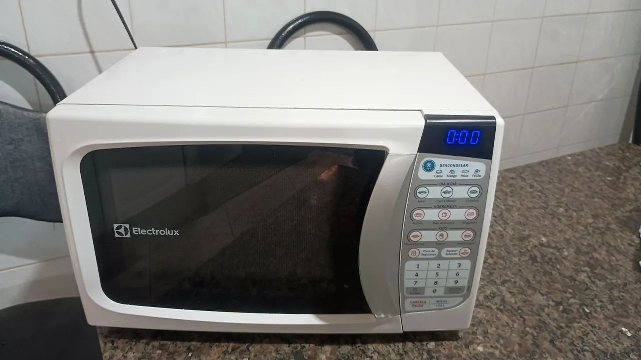 Vende-se um microondas Eletrolux 20 litros  - Foto 5